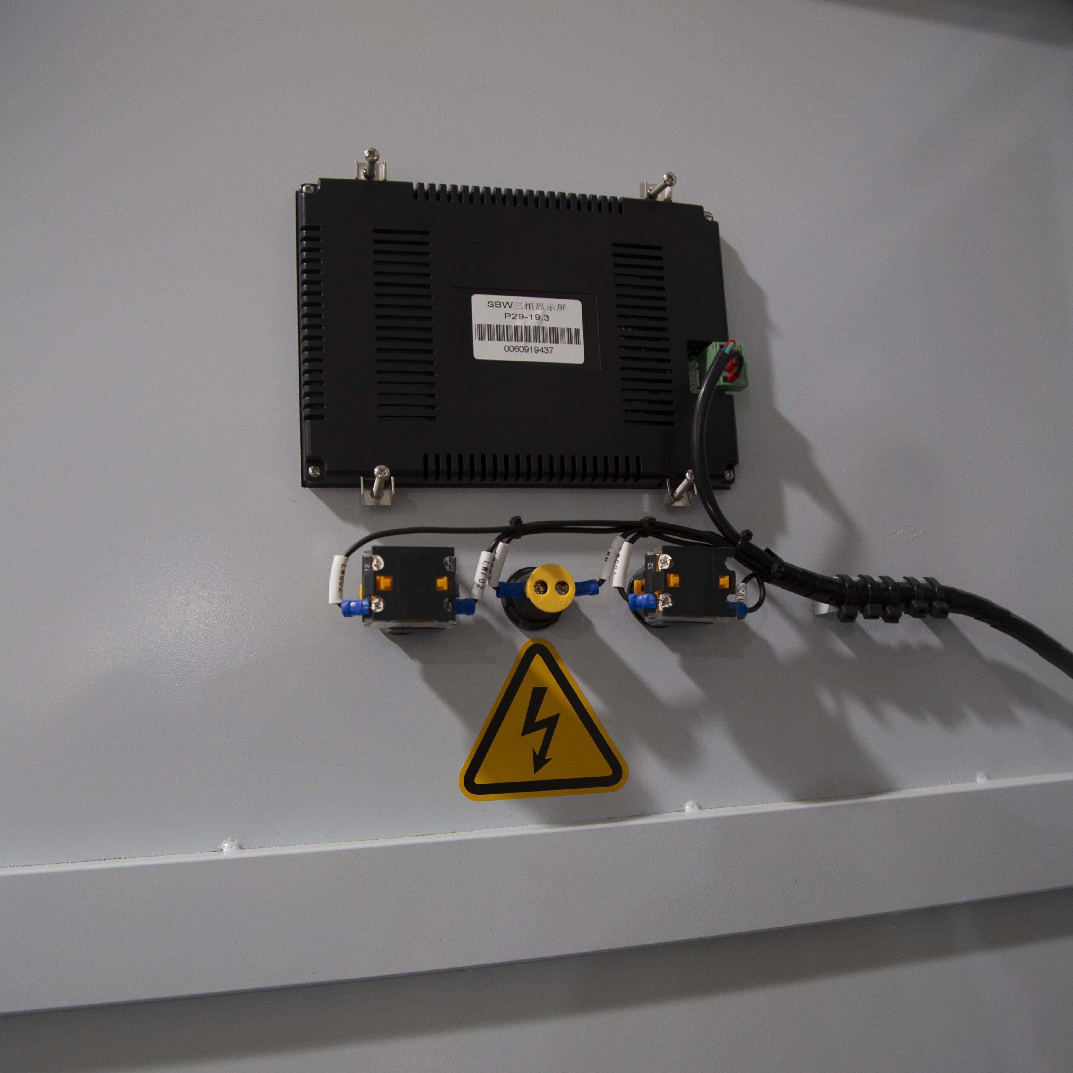 三相電動機穩壓器