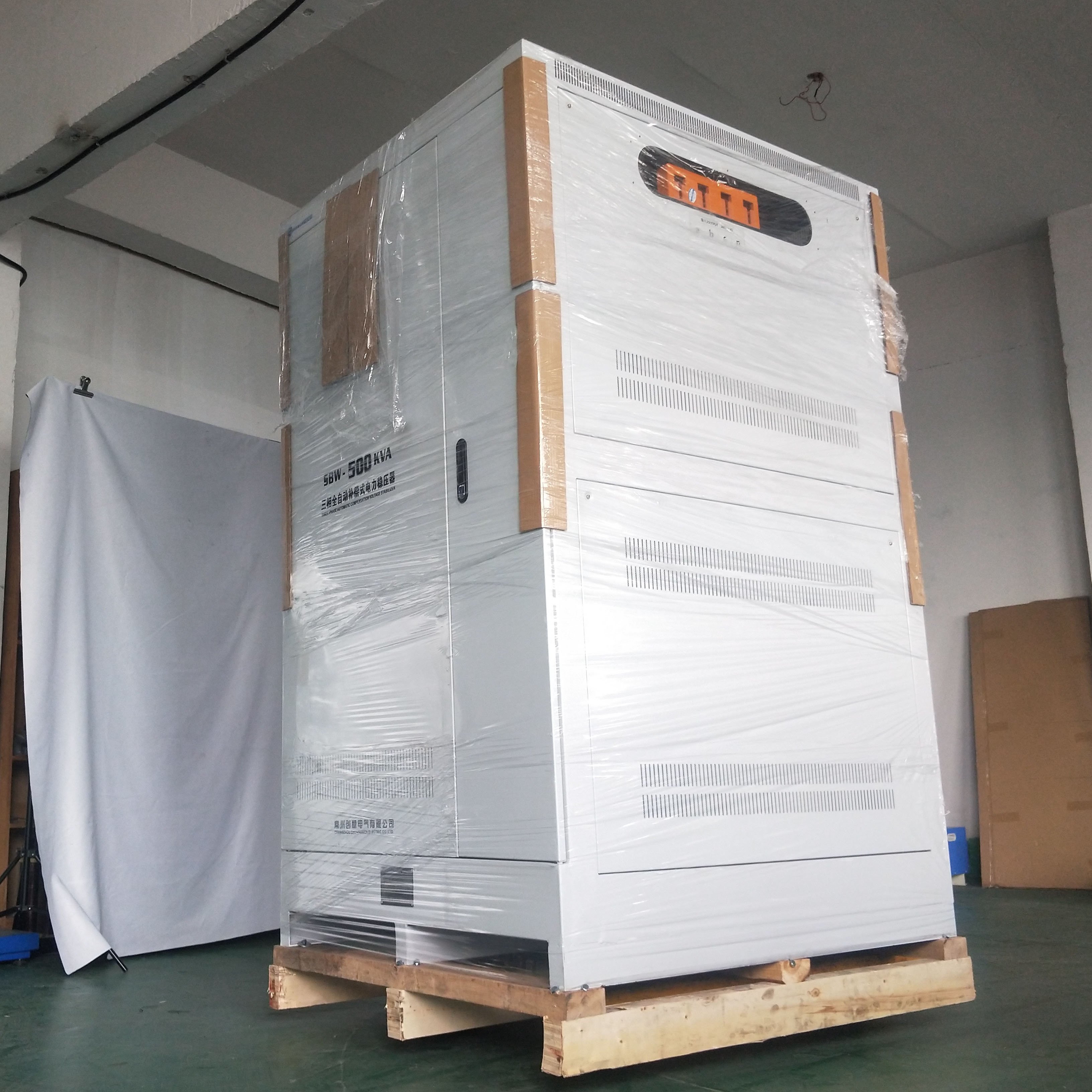 三相高精度全自動(dòng)穩(wěn)壓器